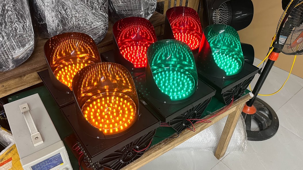 ĐÈN XANH VÀNG ĐỎ D200